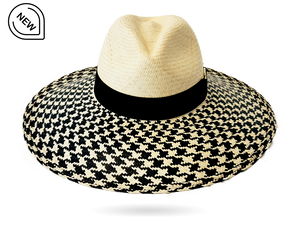 Wide-brimmed  straw hat